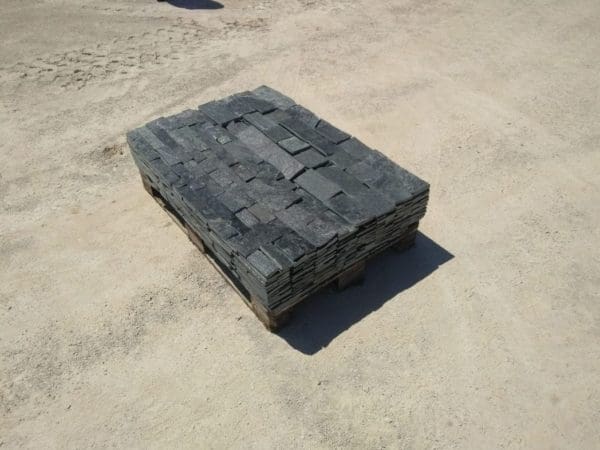 Cobalt Ledge Natural Thin Stone Veneer Pallet