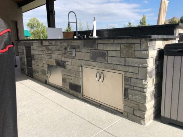 Outdoor Kitchen Charcoal Canyon Natural Thin Stone Veneer