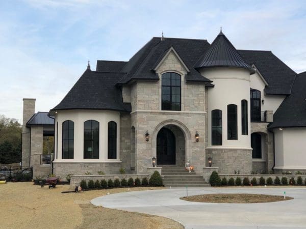 Luxury residence with Quarry Mill's Fond du Lac thin stone veneer