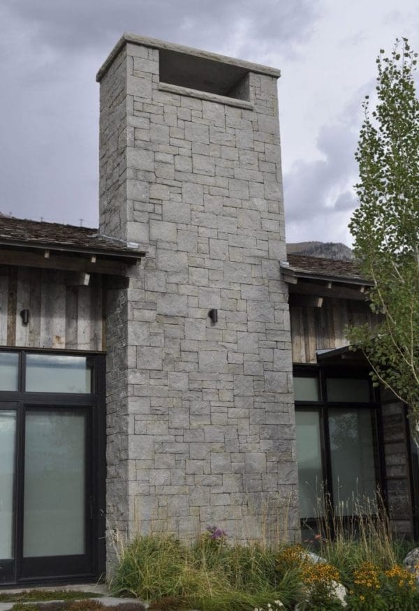 Custom Charcoal Bluff Ashlar Chimney with Tightfit Mortar Installation