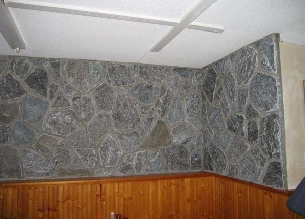Interior Wall with Matterhorn Natural Stone Veneer