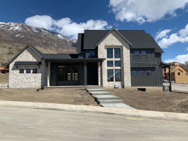 Curb view of home with Roanoke natural stone veneer accent walls