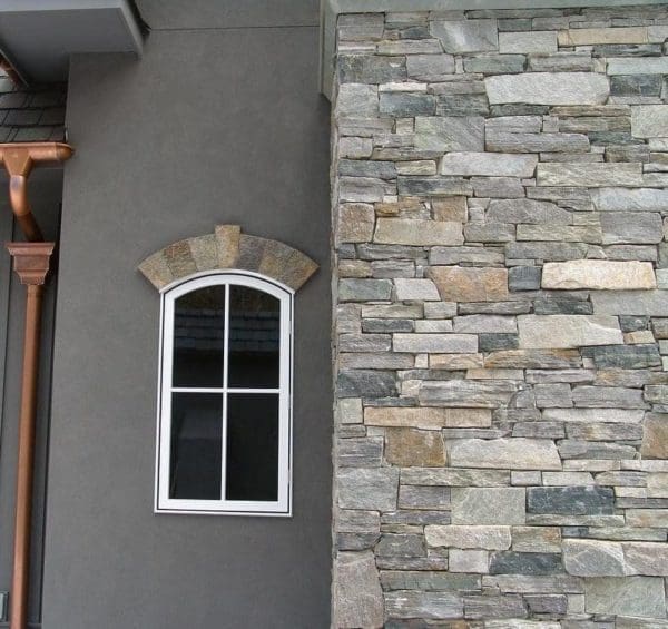 Exterior accent wall with Brighton, Kirkland and Shadow Vista custom blend real stone veneer