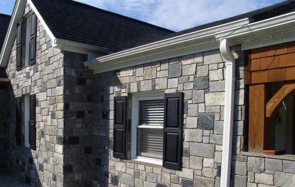 Home exterior with Carlisle and Springfield custom blend real stone veneer