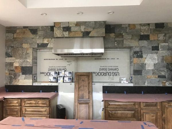 Kitchen backsplash with custom Danbury and Hampton real stone veneer blend