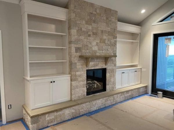 Interior gas fireplace with Primavera dimensional ledgestone natural thin veneer surround