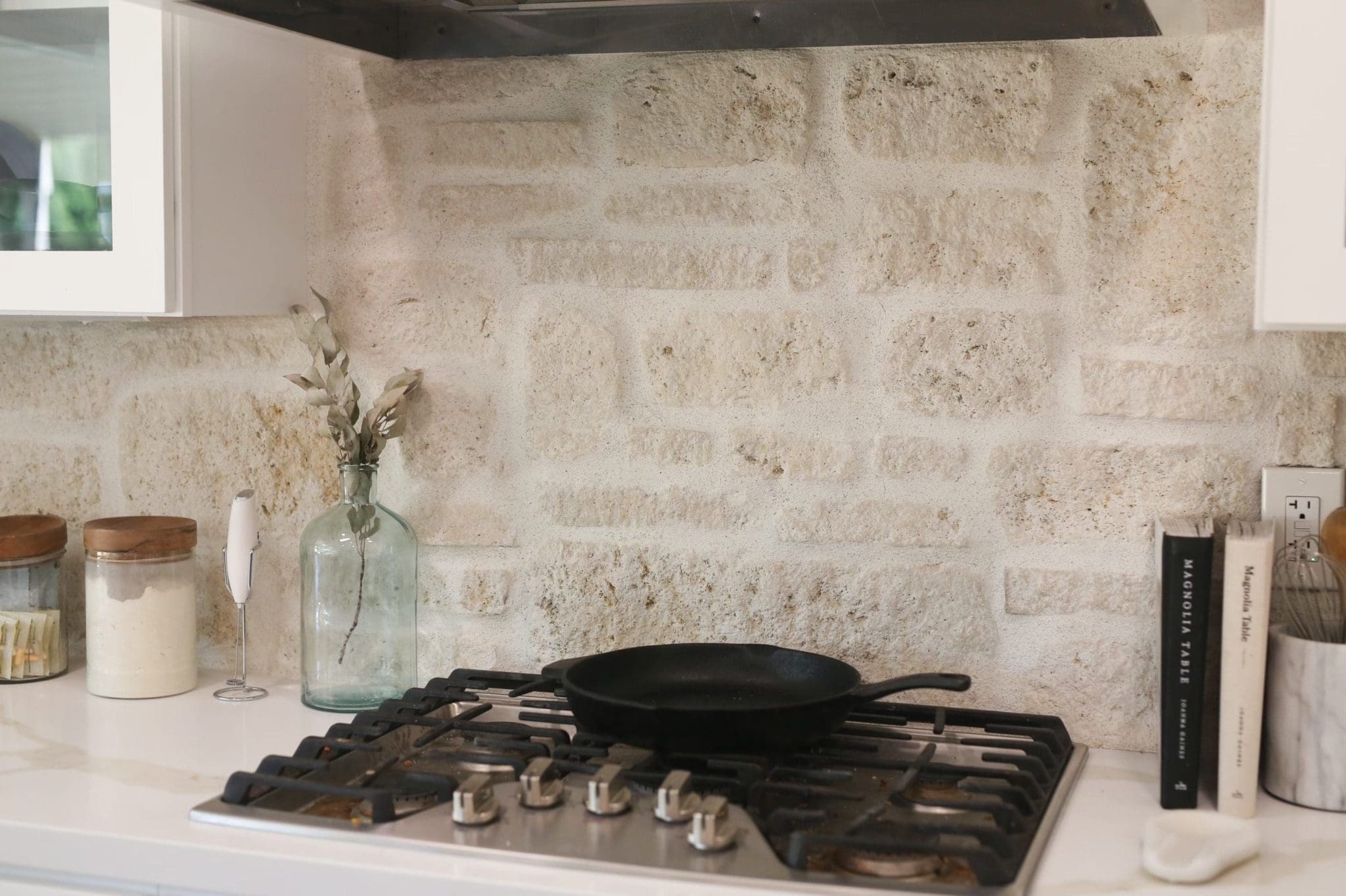 La Spezia Dimensional Tumbled Real Thin Veneer Backsplash