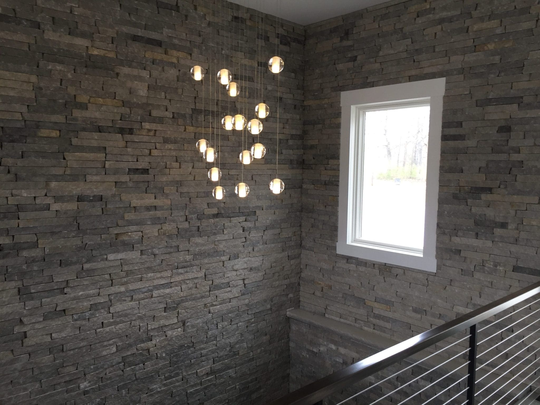 Silver Cloud Natural Stone Veneer Custom Ledgestone 2.25 In Drystack Interior