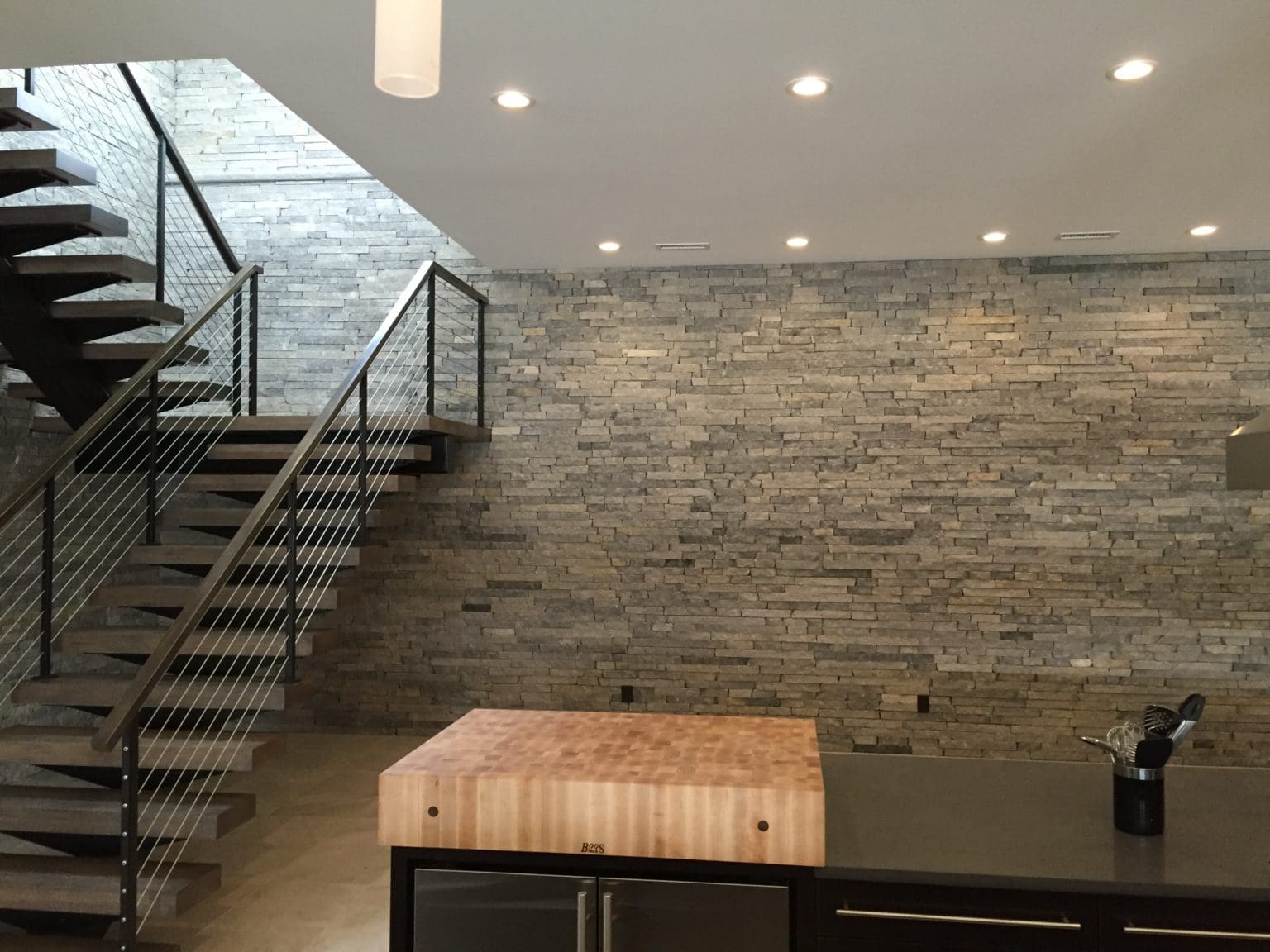 Silver Cloud Natural Ledgestone Thin Veneer Modern Drystacked Interior Quarry Mill 3401