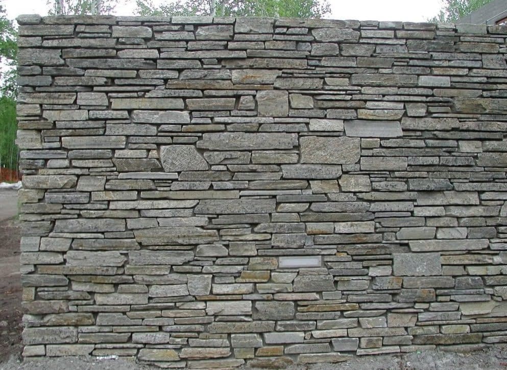 Camberly Real Thin Ledgestone Veneer Privacy Wall | Quarry Mill