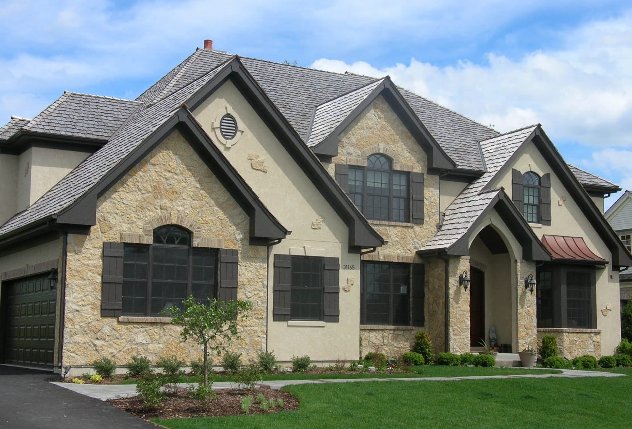 Custom Mosaic Castle Ridge Real Thin Stone Veneer Exterior