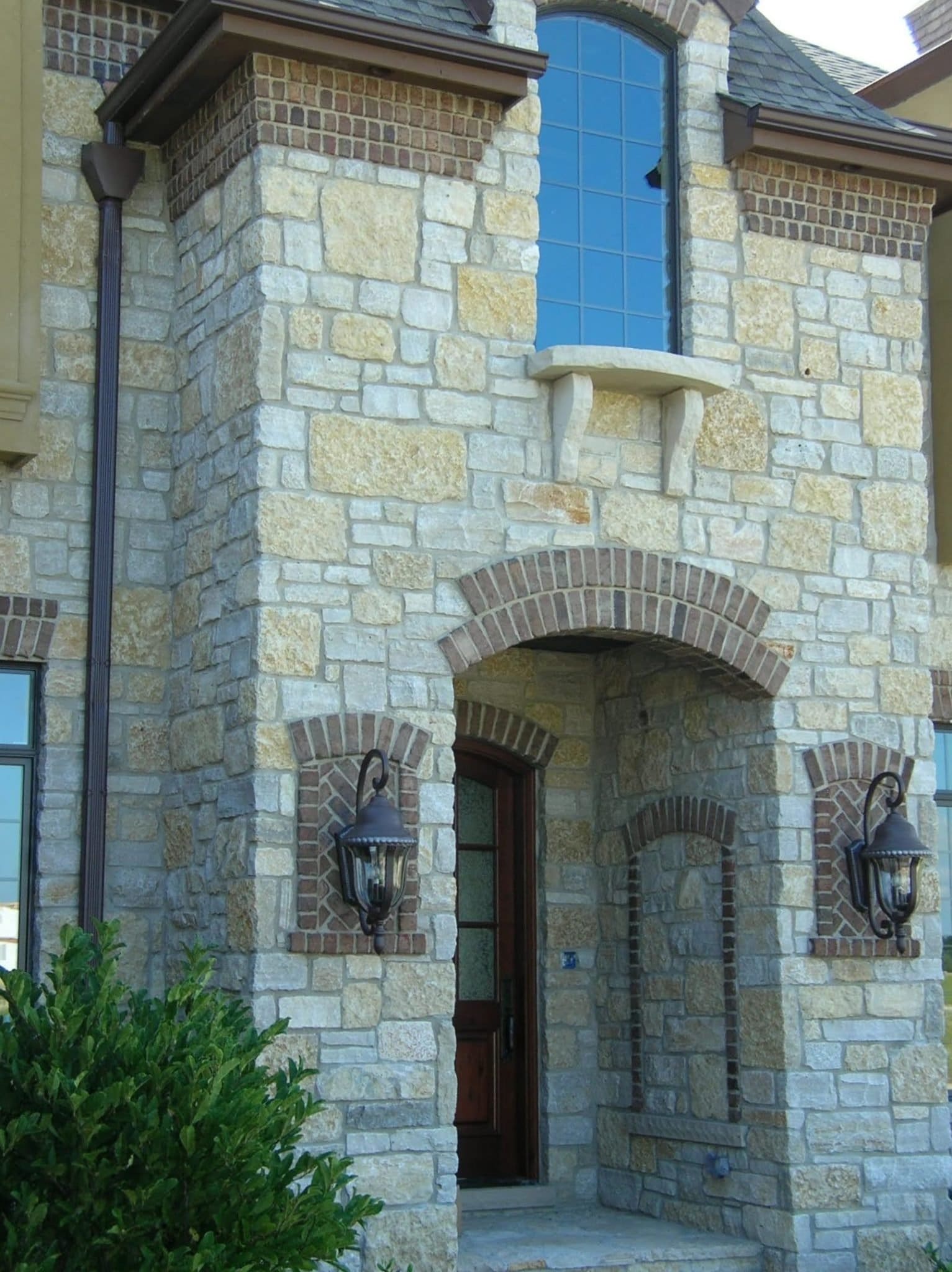 Custom Tumbled Castle Ridge and Promenade Natural Stone Veneer Blend Exterior