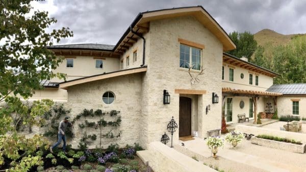 Athens Natural Thin Stone Veneer Custom Castle Rock Style with Cream Mortar