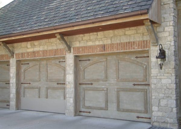 Chalet Natural Thin Stone Veneer Garage