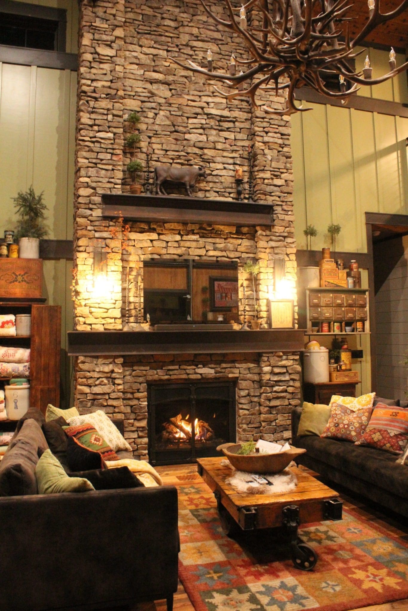 Quarry Mill's Feldberg real sandstone veneer on a fireplace