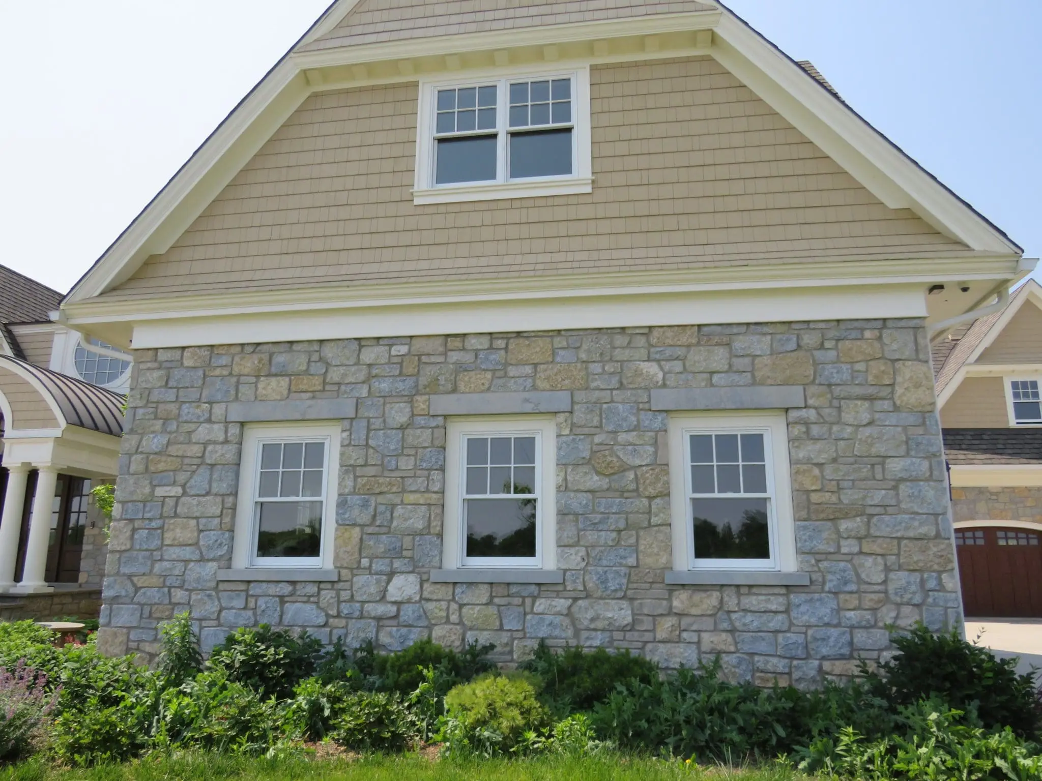 Chateau and Nottingham Natural Limestone Thin Veneer Exterior