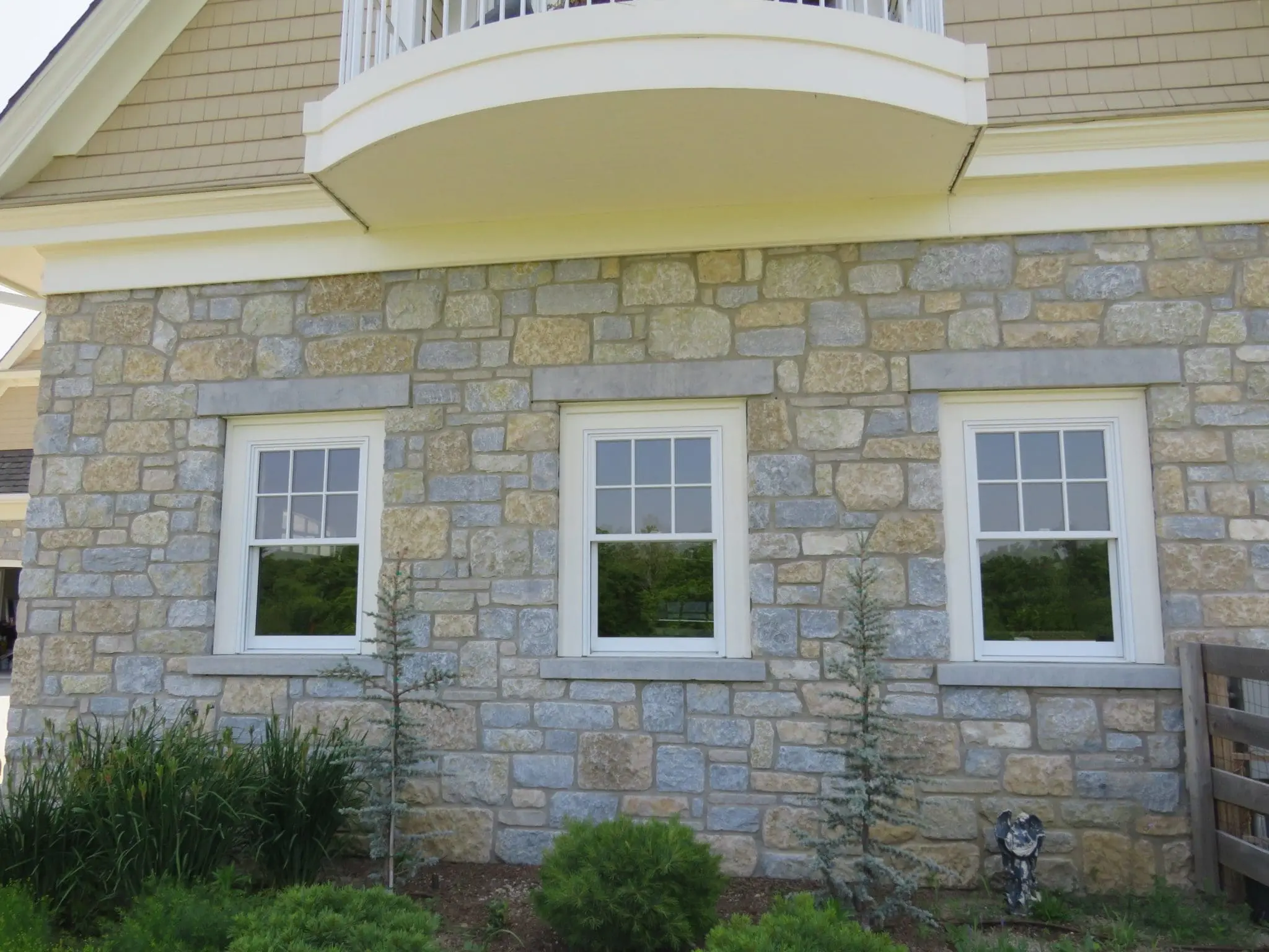 Chateau and Nottingham Real Stone Veneer Tumbled Exterior