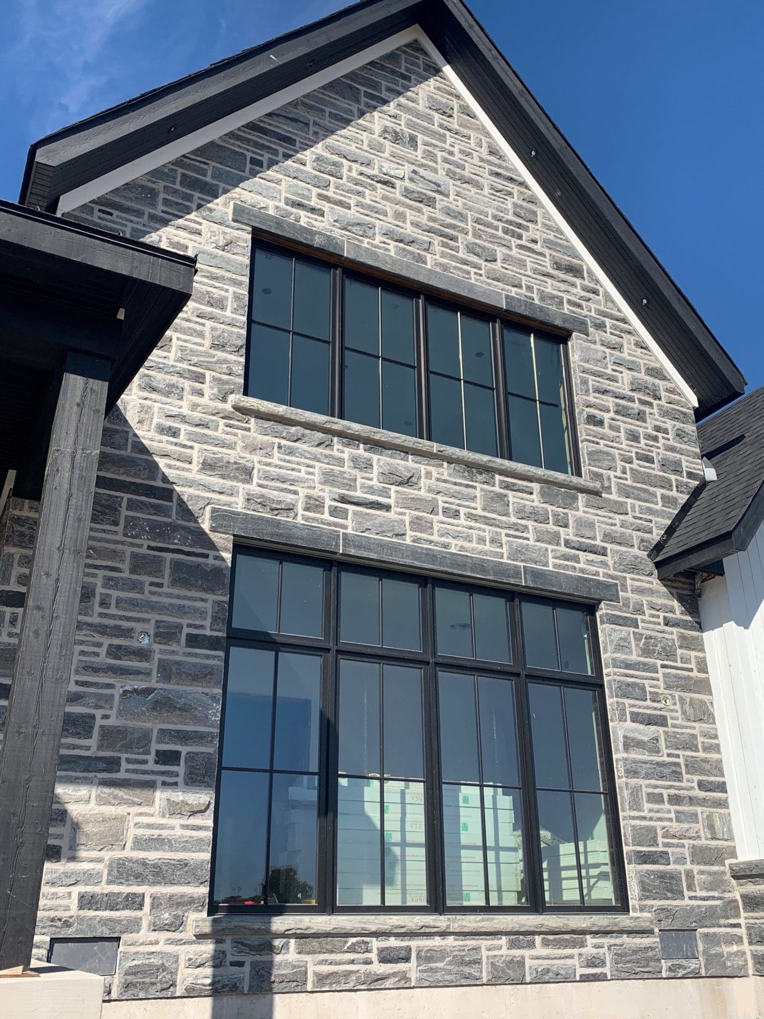 Pembroke Natural Thin Veneer Stone Home with Light Mortar Flush Joint