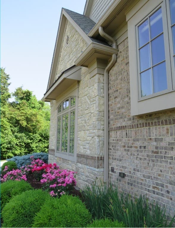 Chateau Real Limestone Thin Veneer Exterior Accent Wall