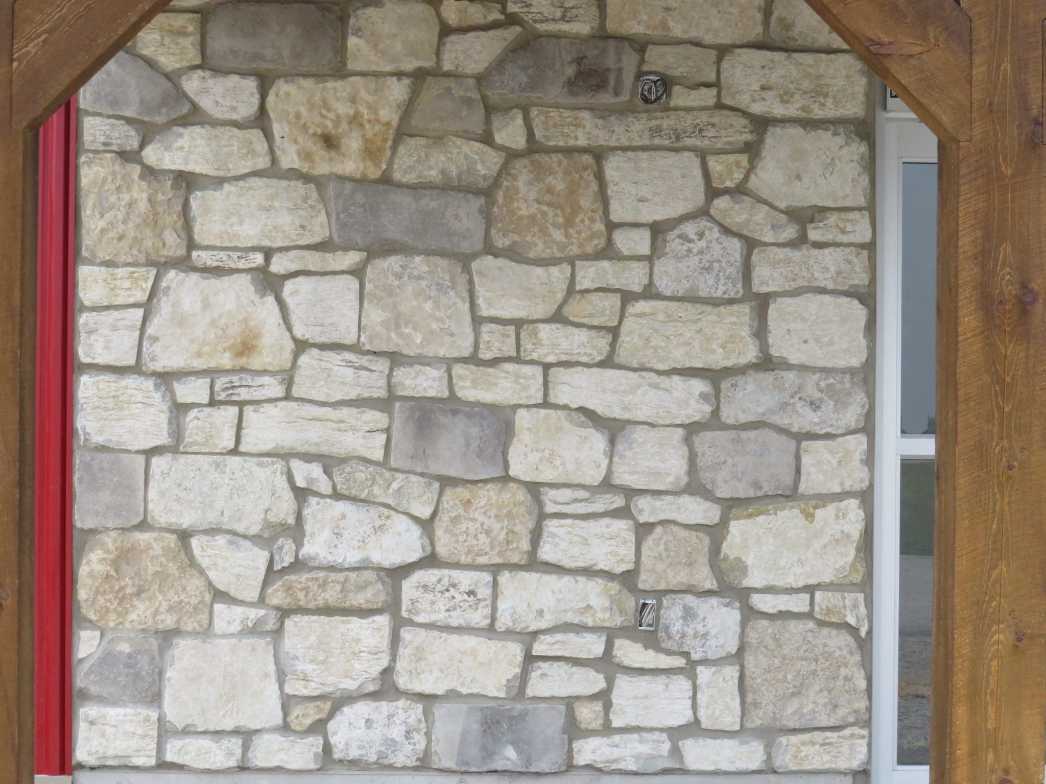 Door County Fieldstone Custom Blend Natural Thin Veneer Exterior Close-Up