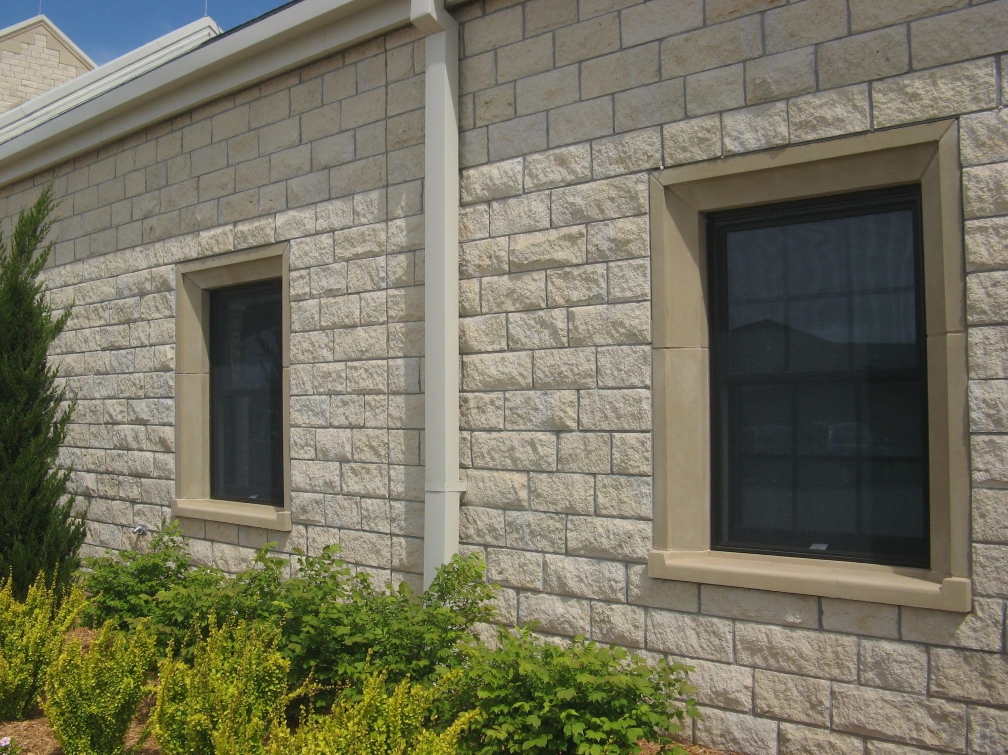 Athens Limestone Real Thin Stone Veneer Commercial Exterior with Only 7.75 Inch Pieces